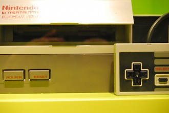 Nintendo Entertainment System Computerspielemuseum Berlin Spielmaschinensammlung, Ausstellung, Berlin, Geschichte, Computer, Computerspielemuseum, Computerspiele, Museum, Spiele, Karl-Marx-Allee Berli