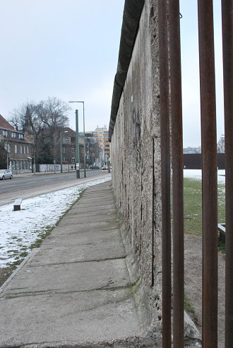Beton Mauersegmente - Gedenkstätte Berliner Mauer Berliner Mauer, Kapelle, Gedenkstätte, Grenzanlage, DDR, Nordbahnhof Berlin Pictures