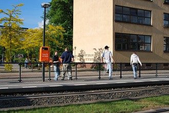 Straßenbahnhaltestelle M4 Buschallee Berlin, Sprüherei, ÖVN, Tram, Öffentlicher Nahverkehr, Pankow, Graffiti, Straßenbahn, ÖV, Weißensee Berlin Pictures
