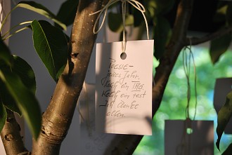 Wish Tree von Yoko Ono Ausstellung, poesie festival berlin, ADK, Sprachspiele, Berlin, Akademie der Künste Berlin Pictures