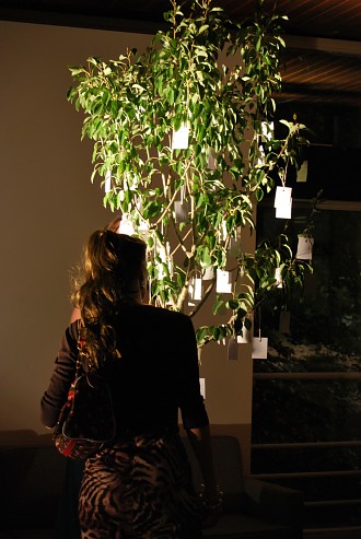 Wish Tree von Yoko Ono ADK, Berlin, Ausstellung, Sprachspiele, Akademie der Künste, poesie festival berlin Berlin Pictures