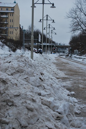 Schneeberge auf dem Bahnsteig im Berliner Winter Schnee, S-Bahn, Winter, BVG Berlin Pictures