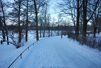zugefrohrener Weißensee im Berliner Winter Schnee, Winter Berlin Pictures